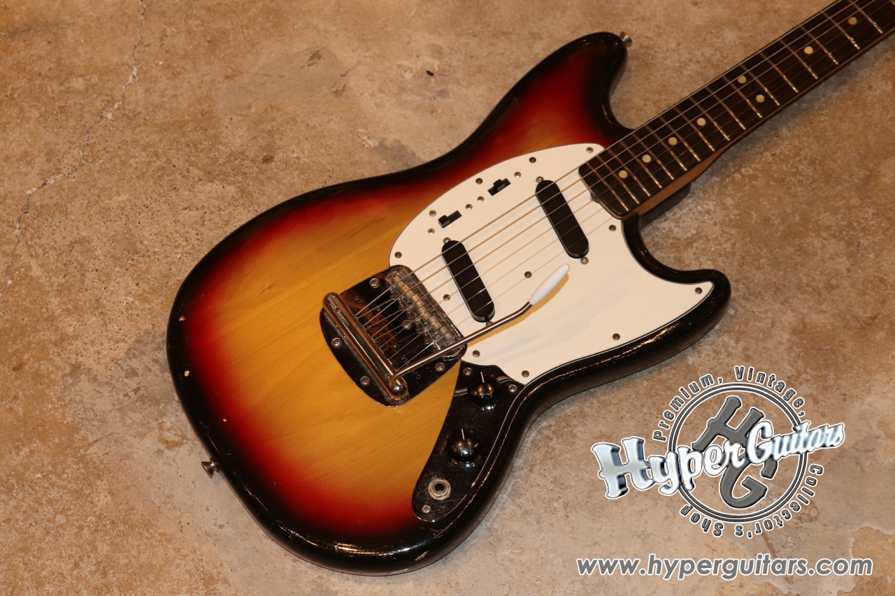 Fender '74 Mustang - サンバースト / ローズ - Hyper Guitars