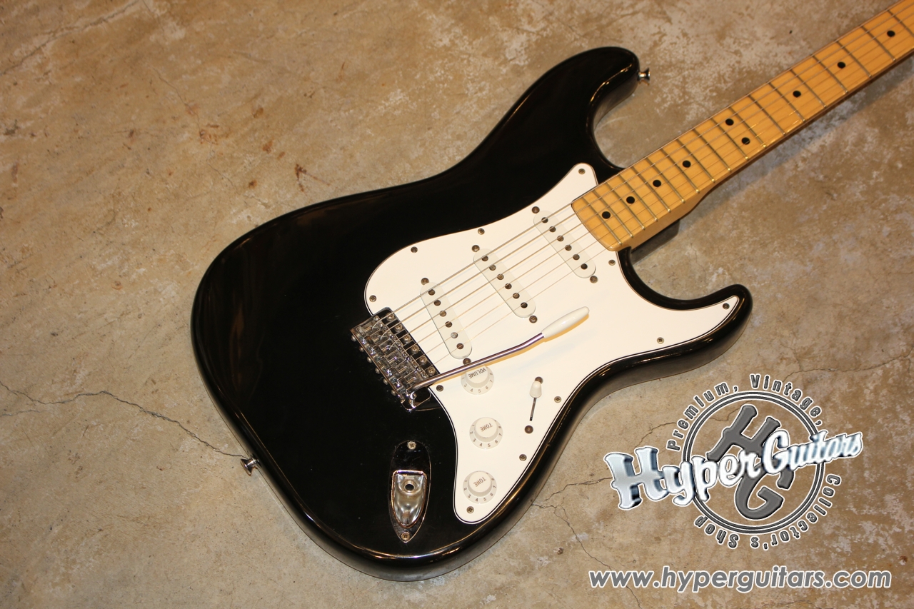 Fender '80 Stratocaster - ブラック / メイプル - ハイパーギターズ 