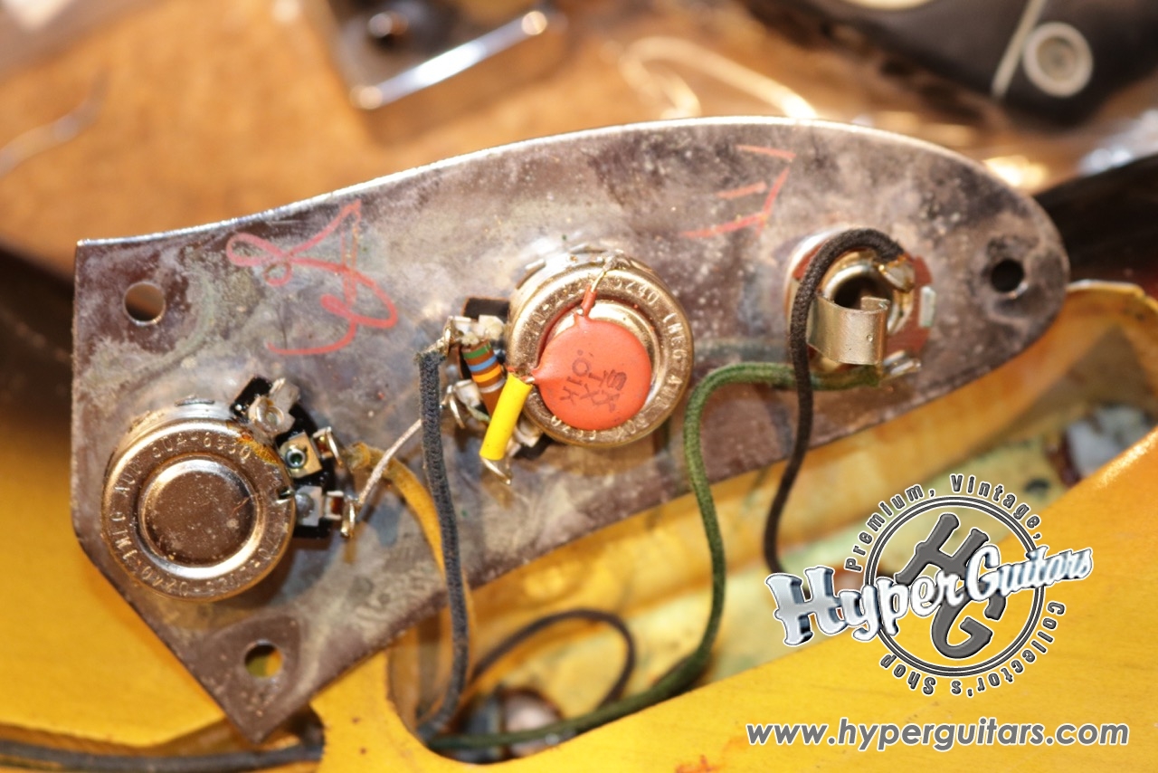 Fender '66 Jaguar - サンバースト / ローズ - ハイパーギターズ Hyper 