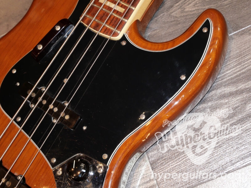 Fender ’77 Jazz Bass