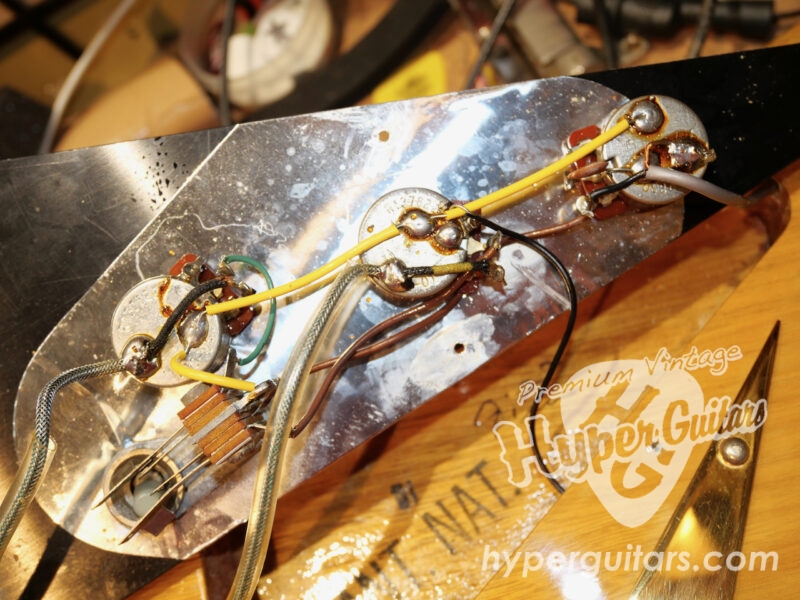 Gibson ’83 Flying V Heritage Korina