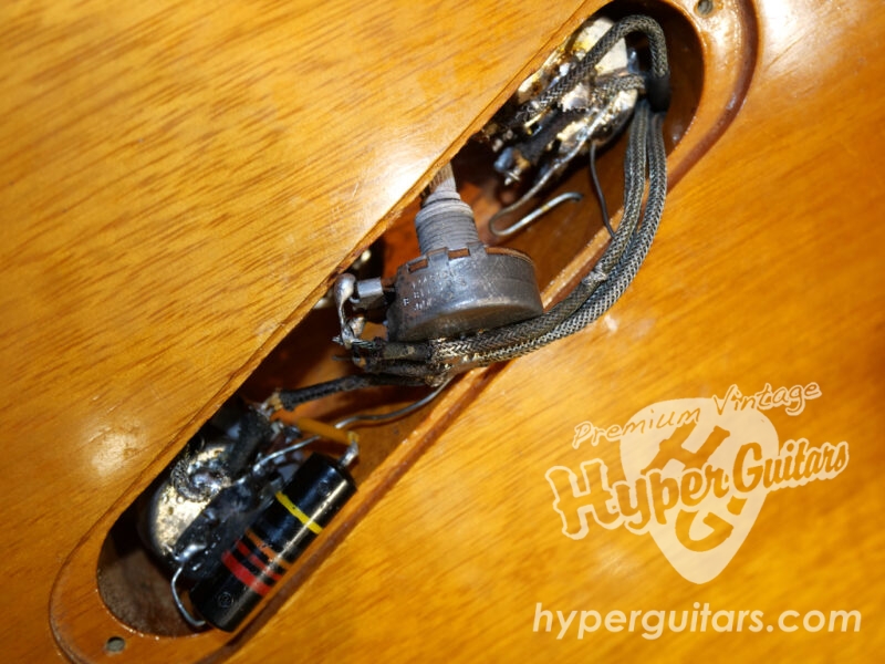 Max Guitars 90’s 1958 Explorer “Korina Replica”