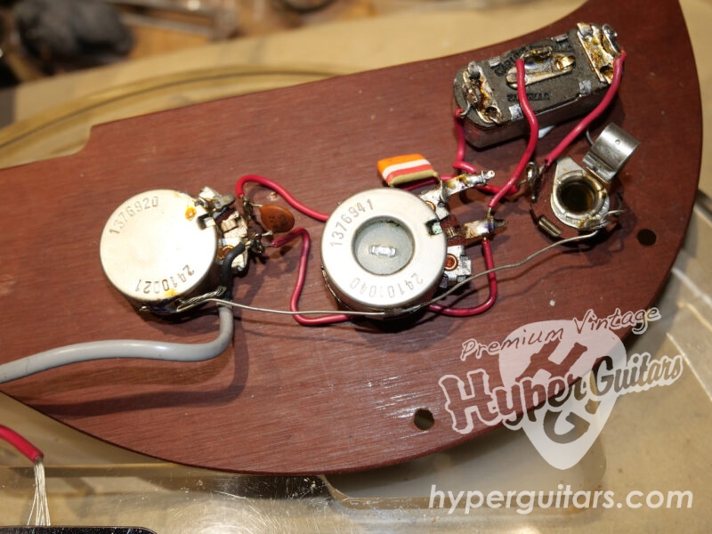 Dan Armstrong・Ampeg ’69 Lucite Guitar