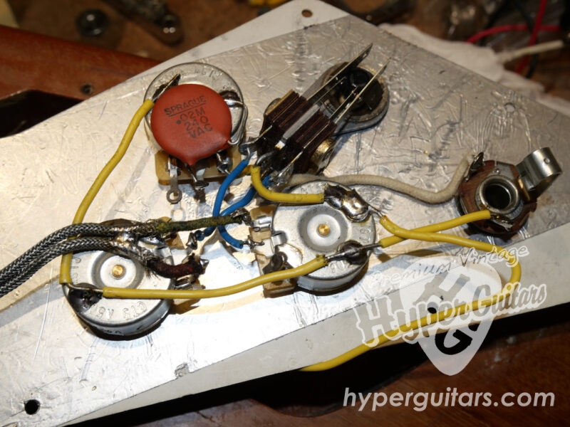 Gibson ’75 Flying V