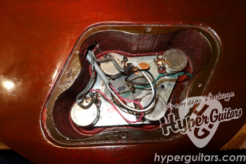 Ginson ’76 Les Paul Deluxe