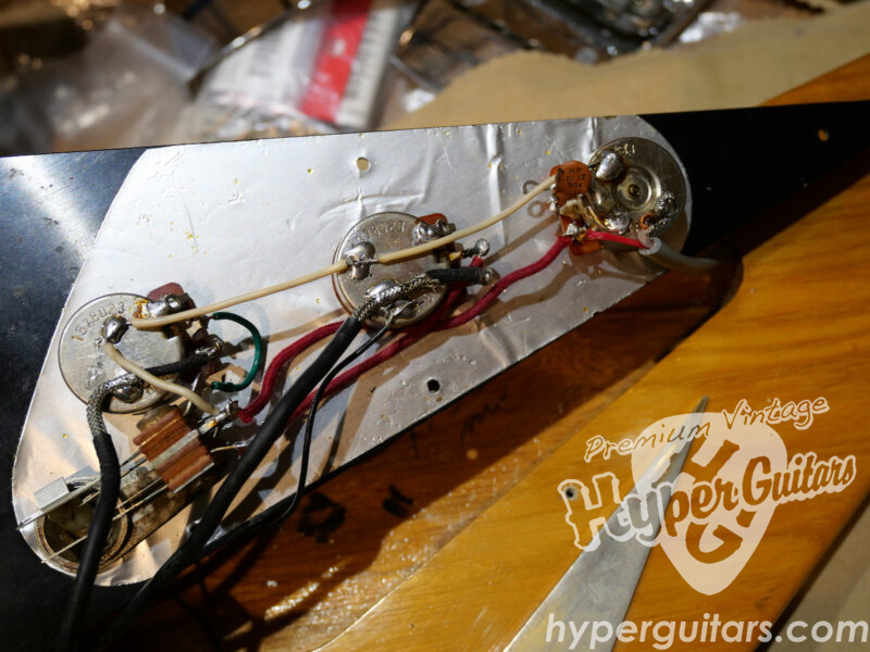 Gibson ’82 Flying V Heritage Korina
